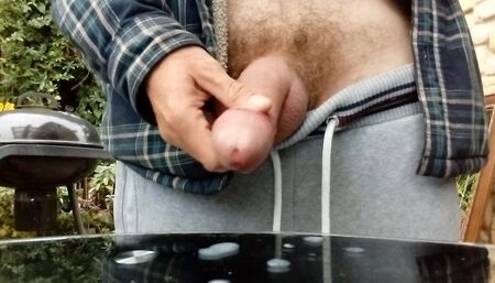 Rockardglans show for neighbors wanking and cumming on patio table