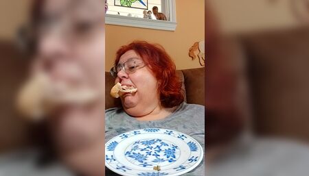 Eating a Bolo sandwich  roll for the fat girl eating fans!