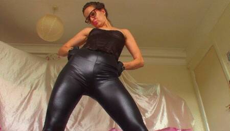 Worship Shiny Leather Facesit Ass (mkv)