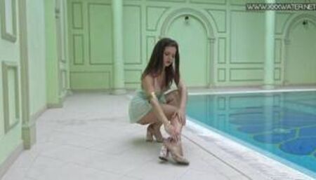 Hottest underwater swimming babe Lizi Vogue