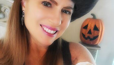 sexy pirate wench Nikki Halloween 2022 dildo sucking and fucking with JOI