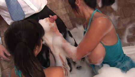 Bathtub beauties fucked in amazing foursome