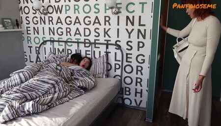 Sexy brunette teen give lucky guy a pantyhose threesome