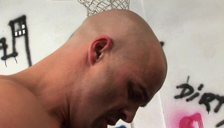 Busty babe nailed after her workout