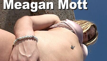Meagan Mott Strips Outside Pinks Masturbates GMDG0329