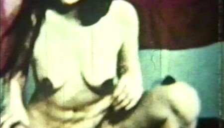 Two hot vintage babes sharing a hard cock in a vintage threesome