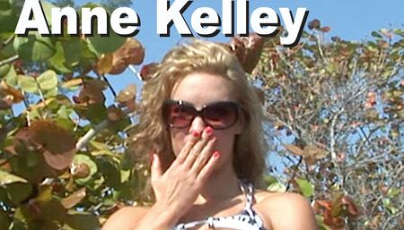 Anne Kelley flashes tits on boardwalk