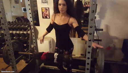 Tia shows off her sexy strength at the gym