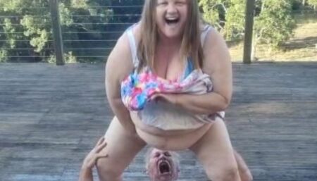 Lay down so I can piss in your face (golden shower)