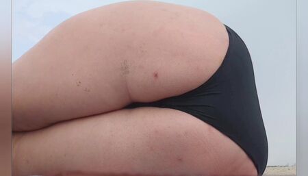 Teasing and pissing secret on beach