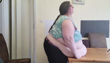 Belly weigh side on view