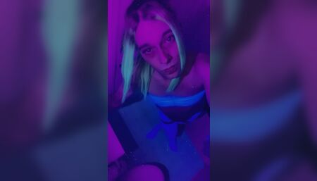 Sexy club girl you ants to fuck at the rave