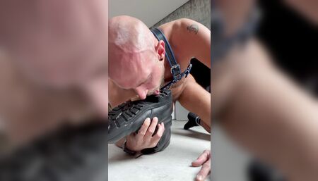 I lick my boots and cum