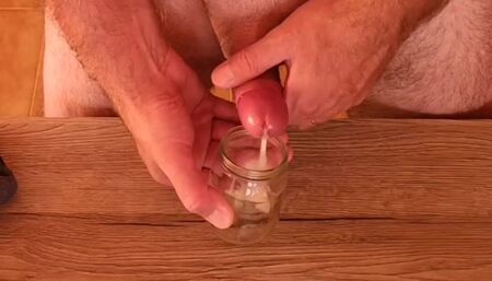 Cicci77 starts a new sperm collection to prepare meringues for her fans, cumming a lot! !