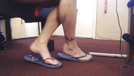 ASMR flip flop slapping blue balloons