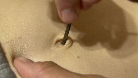 Belly button fetish