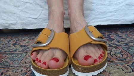 Toe fetish - wiggling my toes in orange slippers Part 5