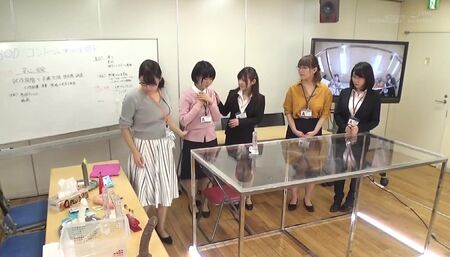 A total of 5,000 thrusts is used to make her cum, but she can't stop! Newly developed condom durability test!