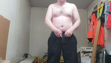 I like to masturbate in front of the webcam to drink my piss eat my cum and penetrate my ass!