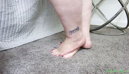 Monika Mynx dildo stomping part 1