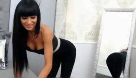 Steamy Hot Webcam Chick Teasing her Viewers