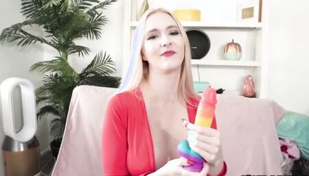 Madison is rubbing her twat in front of the cam