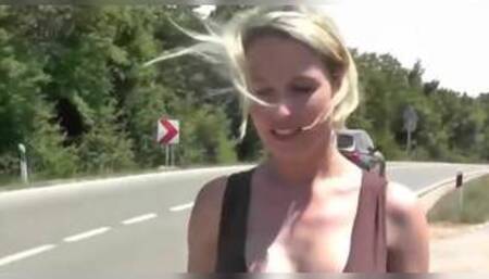 Heiße deutsche Schlampe zahlt für den Autoreparaturservice