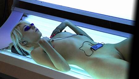 Mofos - Sexy Mortta Cox in the Tanning Booth