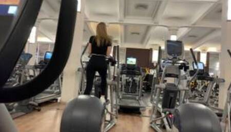 Quick fuck in the gym. Risky public sex with Californiababe.