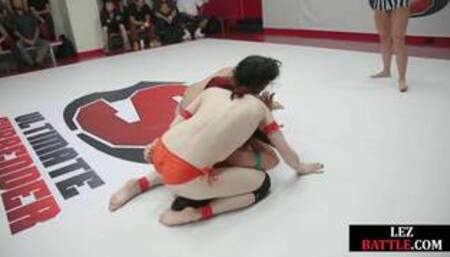 Lez MILF wrestlers enjoy fingering in the group round