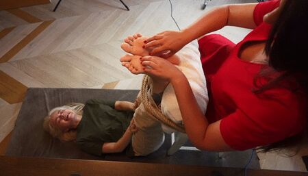 Khaleesi Daenerys And Weronika - Legs Up And Laugh - HD 1920x1080