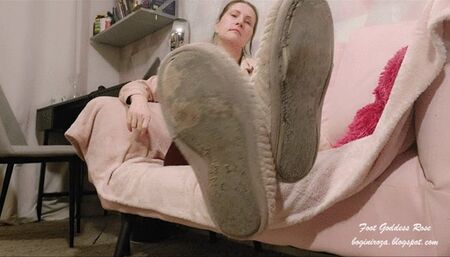 11 Size USA Feet in slippers socks and barefoot