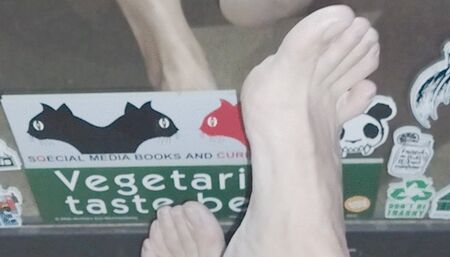 foot flexing on mirror