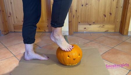 Sneaker-Girl Akira - Helloween 2022