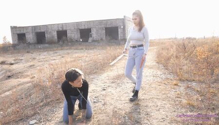 NICOLE - Walking and training a devoted pet (HD)