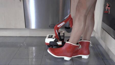 Excavator crush under wellies and clog