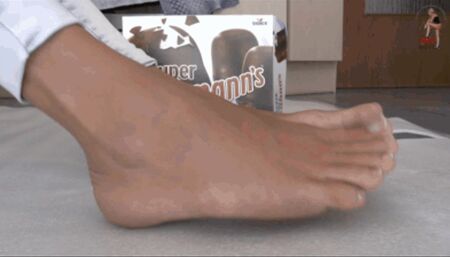 Sweet naked Feet floor view