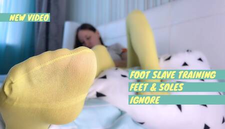 Yellow tights feet ignore