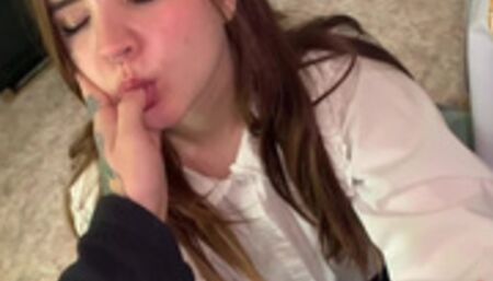 Моя прогуляла школу и отдалась мне, чтобы я не рассказал своим