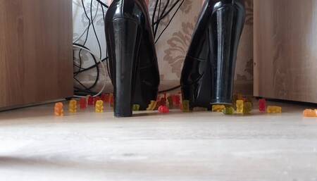 Candid Giantess working on Laptop Gummy Bear Crush WMV