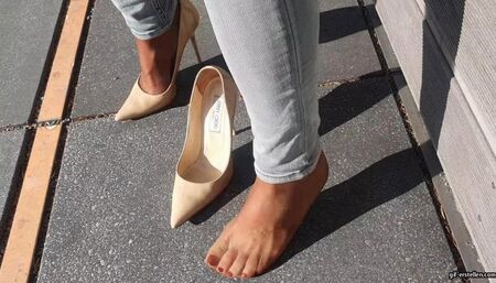 My Jimmy Choo is too big and Im losing a shoe wmv 1280 x 720