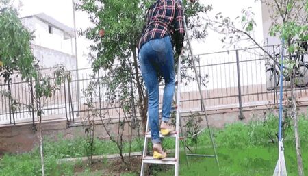 In yellow ballet flats, gardening AVI(1280x720)FHD