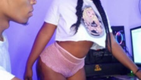 Criada TETONA es FOLLADA en la oficina y le rellenan la BOQUITA de SEMEN