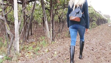 Walking in Hunter rubber boots after the rain MP4(1280x720)FHD