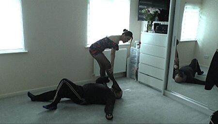 Sniff And Suffer Under Elektra's Nylon Feet
