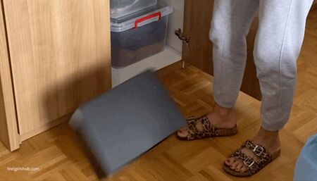 CAN ANYTHING ELSE CAN FALL ON KIRAS FOOT BIG TOE TROUBLE - MP4 HD