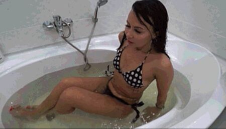 some long breathhold attempts in the bathtub under water b