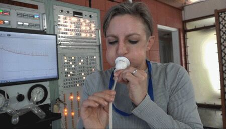 Lora Learns to Blow and Twist Entertainer Balloons (MP4 - 720p)