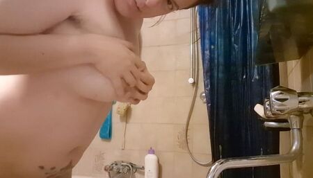 Sexy shampoo for your italian Milf avi