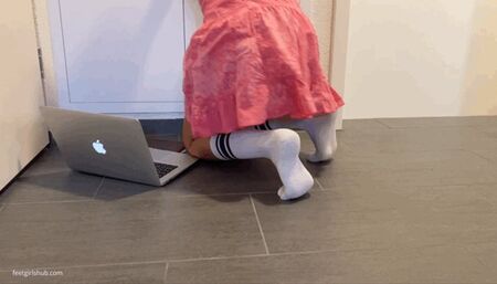 WHAT IS UNDER KIRAS SKIRT - MP4 HD